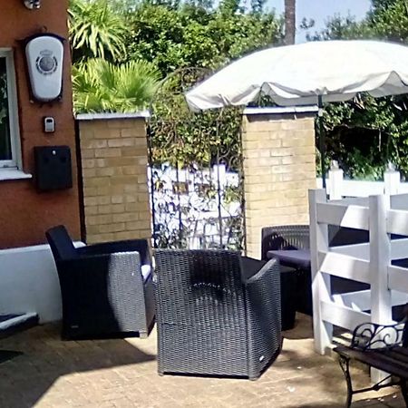Oaklands House - Adults Only Hotel Brading Екстериор снимка