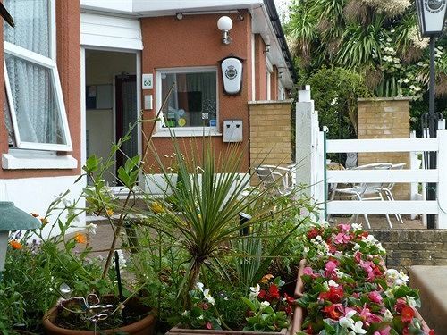 Oaklands House - Adults Only Hotel Brading Екстериор снимка