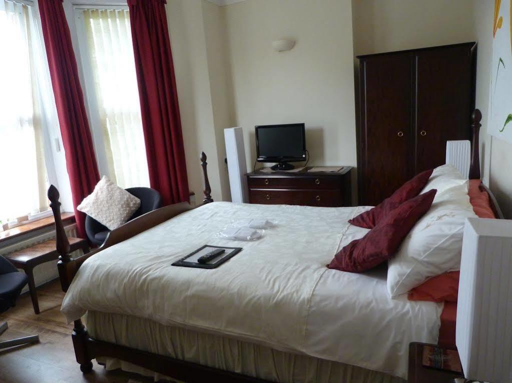 Oaklands House - Adults Only Hotel Brading Екстериор снимка