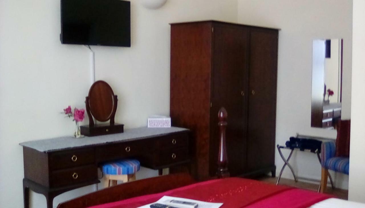 Oaklands House - Adults Only Hotel Brading Екстериор снимка